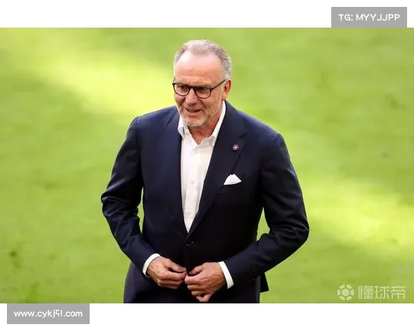 如何解读鲁梅尼格在拜仁的领导地位与战略角色